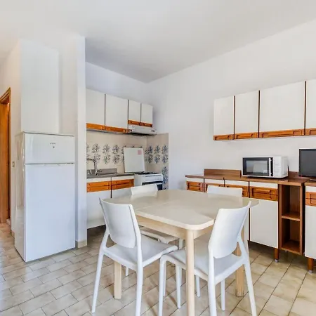 Apartamento Inviting In With Swimming Pool