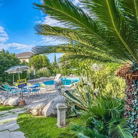 Апартаменты Inviting In With Swimming Pool Лоано