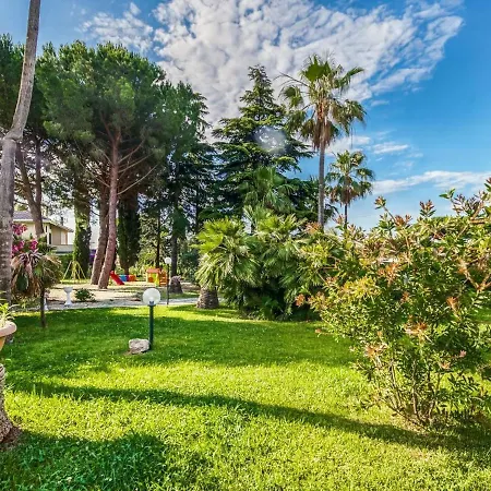 Апартаменты Inviting In With Swimming Pool Лоано